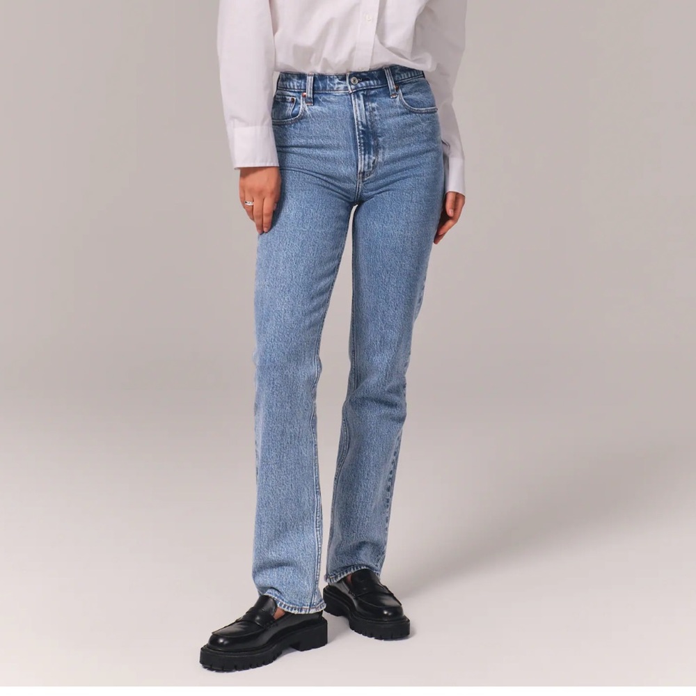 Abercrombie and Fitch The 90’s Straight Ultra High Rise curve love edition